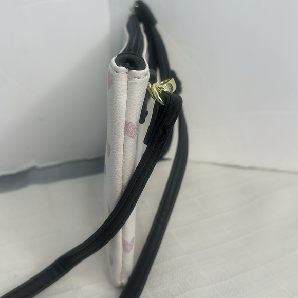 Luv Betsey by Betsey Johnson wristlet / crossbody bag white/pink hearts NWOT! - Picture 2 of 10